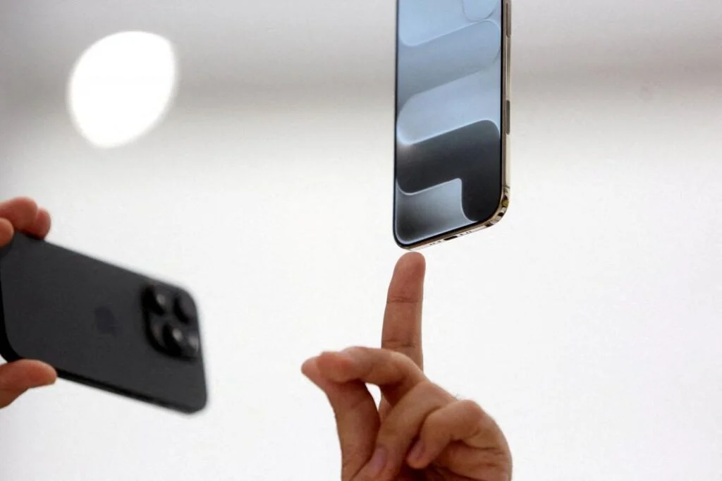 传苹果iPhone 20 迎历代最大改版！ iOS 27 已给出暗示