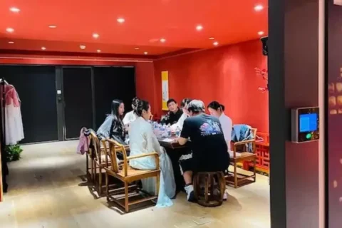 揭秘“恋陪”：有人月消费万元，情绪经济正在悄悄崛起