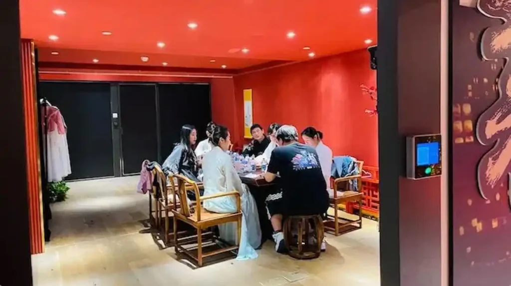 揭秘“恋陪”：有人月消费万元，情绪经济正在悄悄崛起