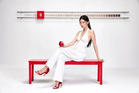 韩国美妆品牌 Tirtir 的 Mask Fit 红色气垫粉底液在全球范围内广受欢迎，该产品提供 40 种不同的色号，具有很高的包容性。