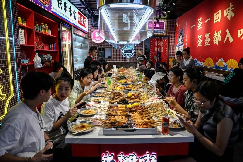 根据《Time Out》杂志的评选，全球美食之都排行榜
